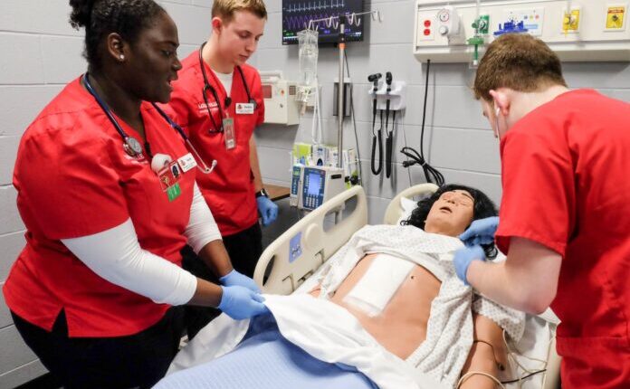 UofL nursing students work in the simulation lab.